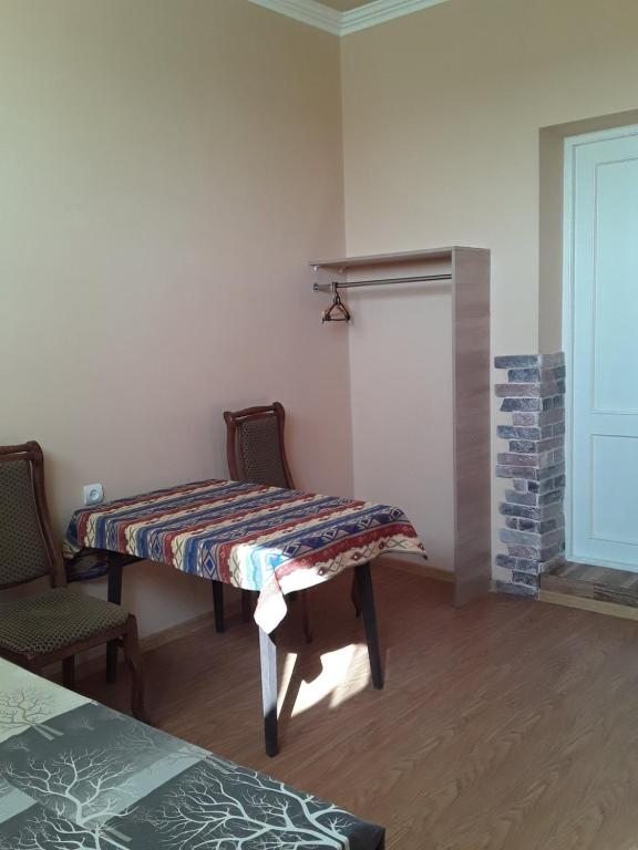Двухместный (Двухместный номер Делюкс с 1 кроватью и ванной) гостевого дома VAG Guesthouse, Ереван