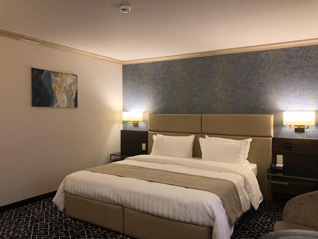 Двухместный (Просторный двухместный номер с 1 кроватью или 2 отдельными кроватями - Лечение включено) отеля Jermuk Hotel and SPA, Джермук