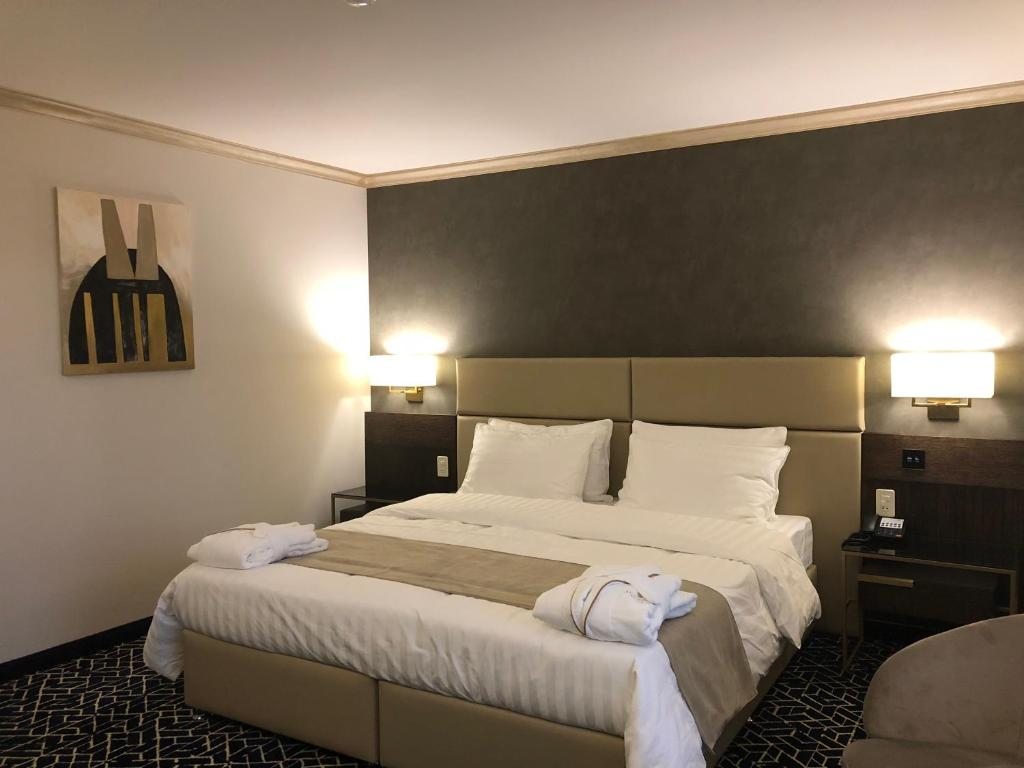 Двухместный (Двухместный номер с 1 кроватью или 2 отдельными кроватями и балконом - Лечение включено) отеля Jermuk Hotel and SPA, Джермук