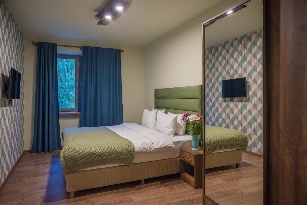 Двухместный (Улучшенный двухместный номер с 1 кроватью) курортного отеля Apricot Aghveran Resort, Агверан
