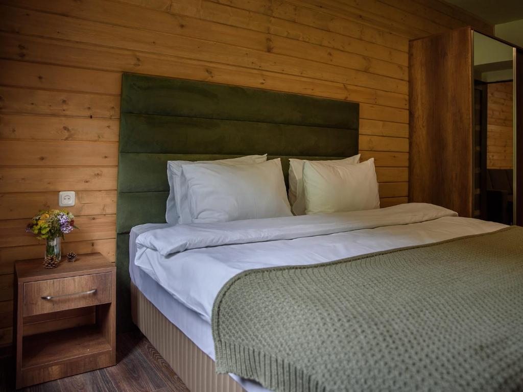 Двухместный (Улучшенный номер с кроватью размера «king-size») курортного отеля Apricot Aghveran Resort, Агверан