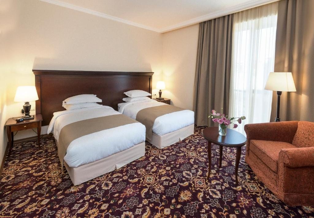 Двухместный (Просторный двухместный номер с 2 отдельными кроватями) отеля Ani Grand Hotel Yerevan, Ереван