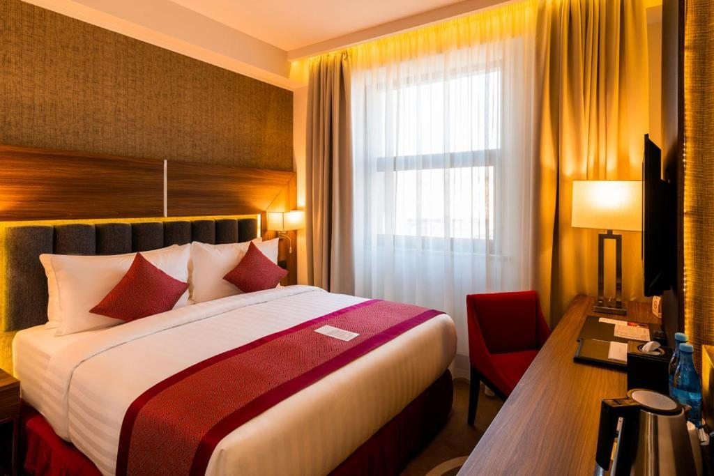 Двухместный (Номер с кроватью размера «queen-size») отеля Ramada Hotel & Suites by Wyndham Yerevan, Ереван