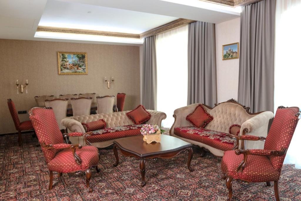 Сьюит (Улучшенный люкс) отеля Konyak Hotel, Ереван