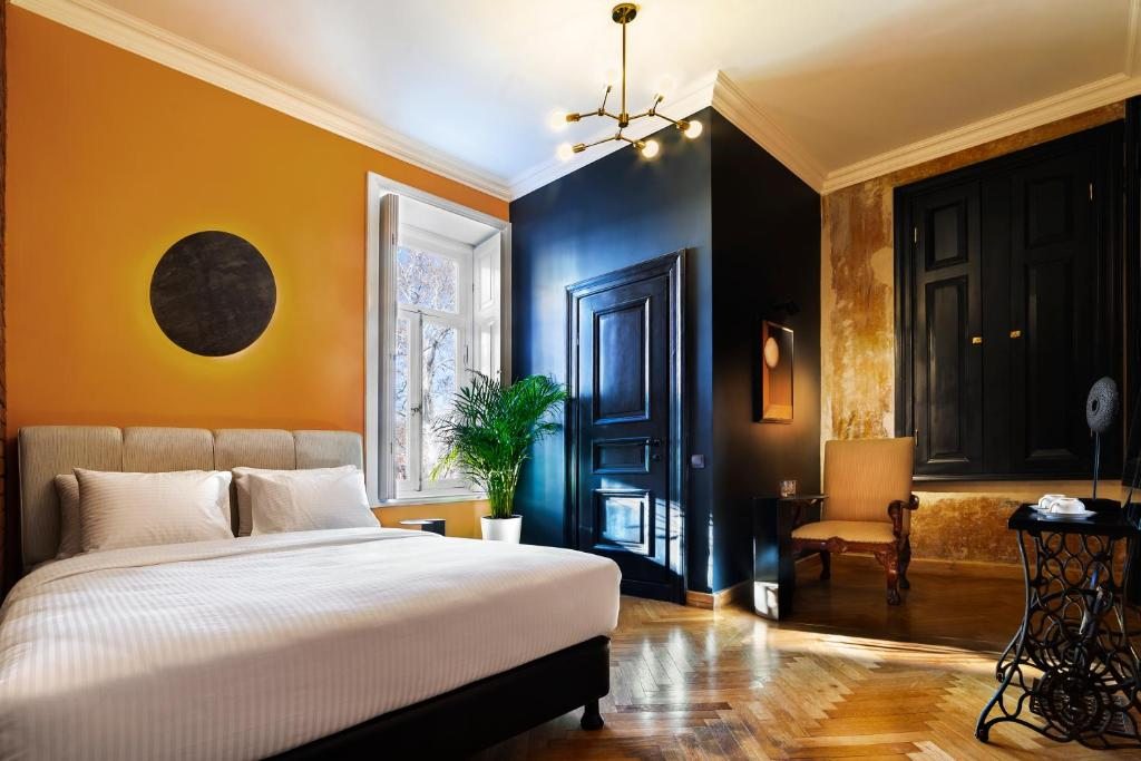 Двухместный (Номер с кроватью размера «queen-size» и видом на сад) отеля Unfound Door - Design Hotel, Тбилиси