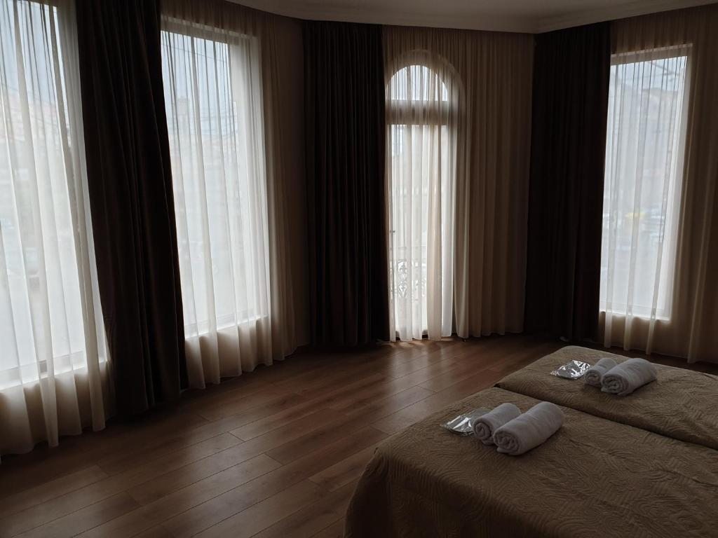 Двухместный (Улучшенный двухместный номер с 2 отдельными кроватями) отеля Hotel Zugdidi Time, Зугдиди