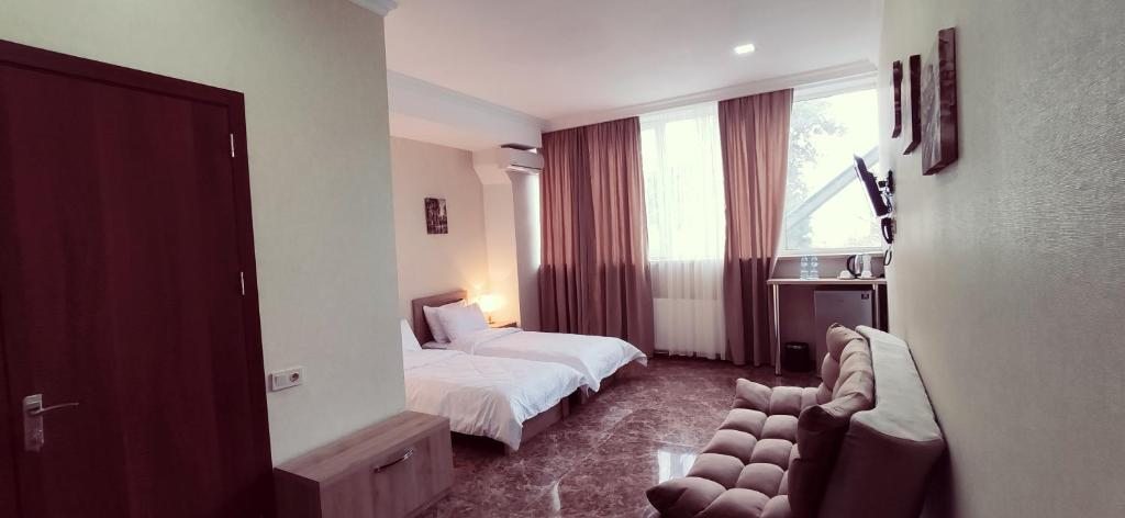 Двухместный (Стандартный двухместный номер с 2 отдельными кроватями) отеля Hotel DAKE Didube, Тбилиси