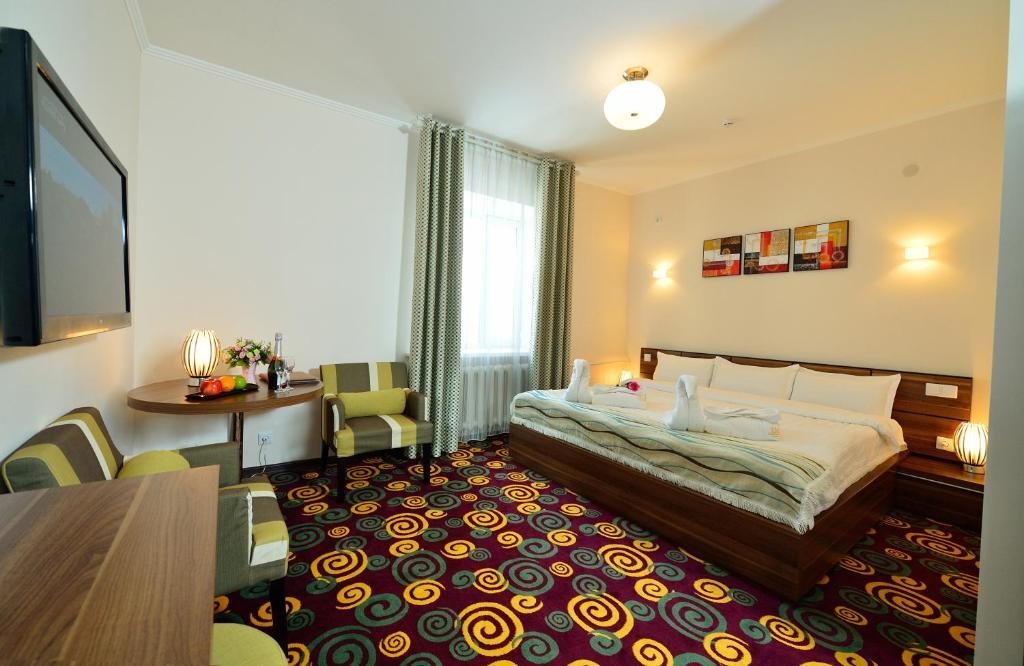 Двухместный (Большой двухместный номер с 1 кроватью) отеля Konfor Hotel Burabay, Боровое (Акмолинская область)