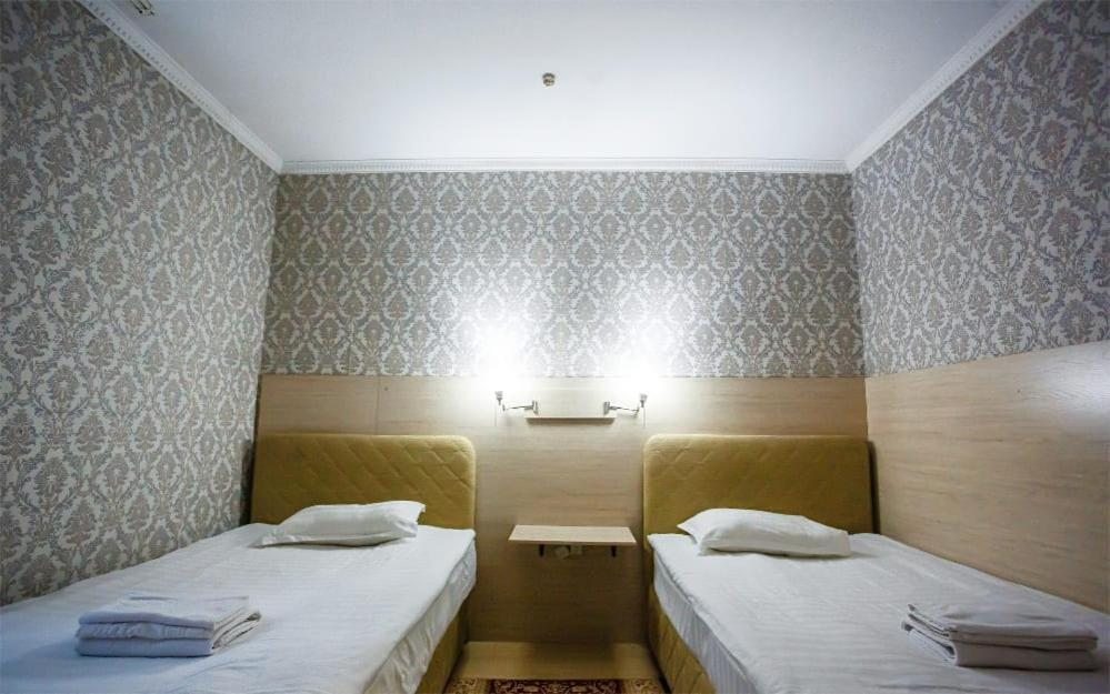 Двухместный (Улучшенный двухместный номер с 2 отдельными кроватями) отеля Отель Алматы-Транзит №1