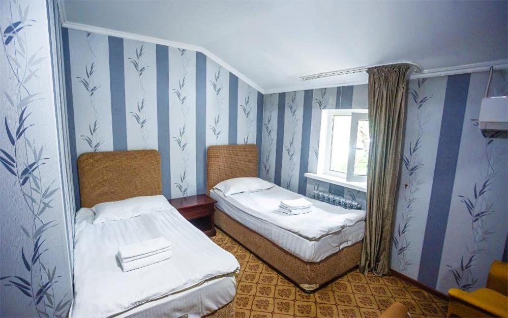 Двухместный (Бюджетный двухместный номер с 2 отдельными кроватями) отеля Отель Алматы-Транзит №1