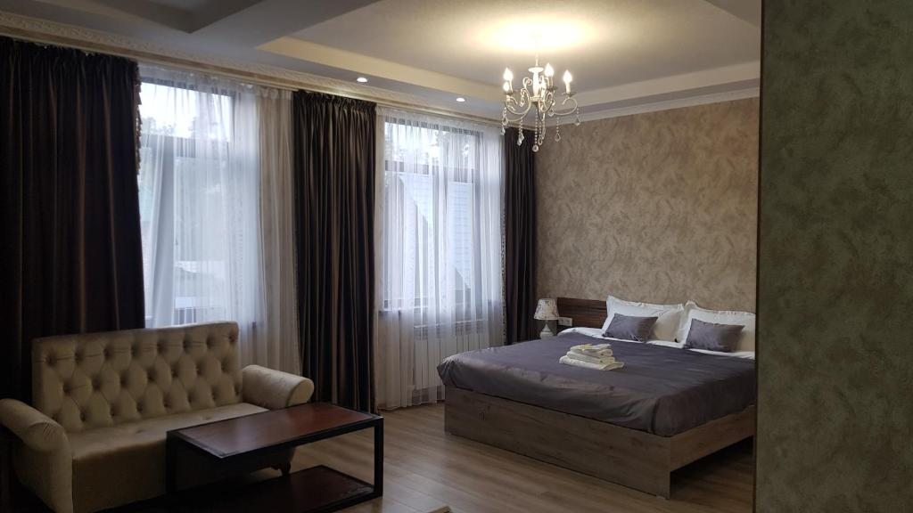 Двухместный (Улучшенный двухместный номер с 1 кроватью) отеля Nomad Hotel Bishkek Halal, Бишкек