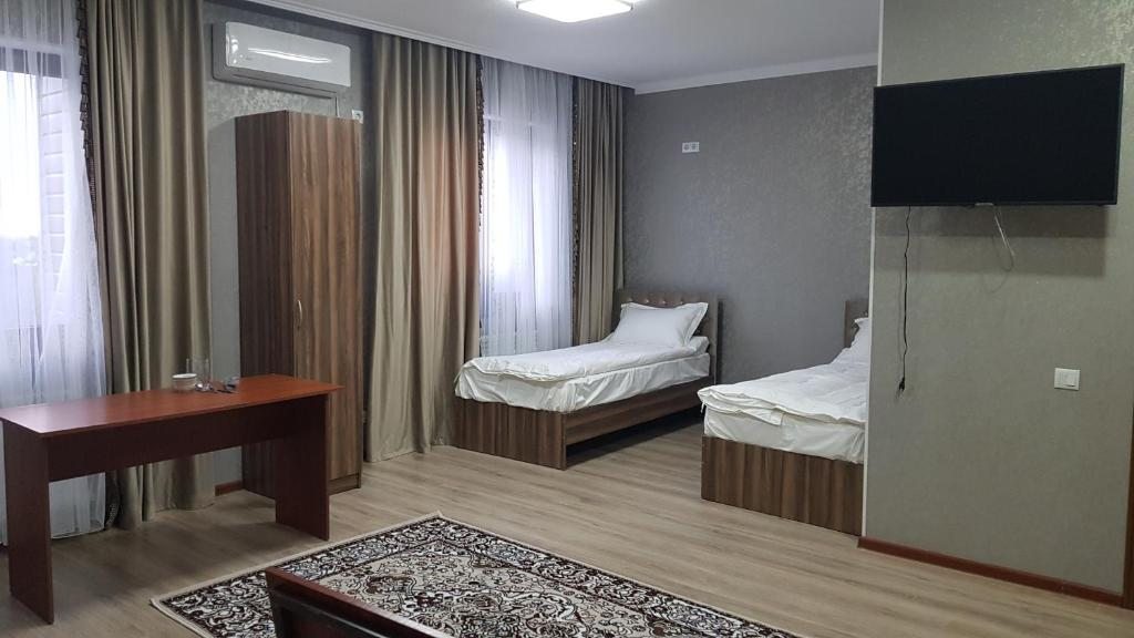 Четырехместный (Четырехместный номер) отеля Nomad Hotel Bishkek Halal, Бишкек