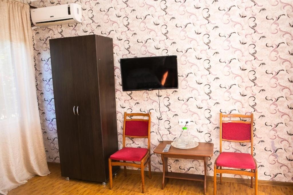 Двухместный (Улучшенный двухместный номер с 2 отдельными кроватями) отеля Отель Закавказье, Гагра