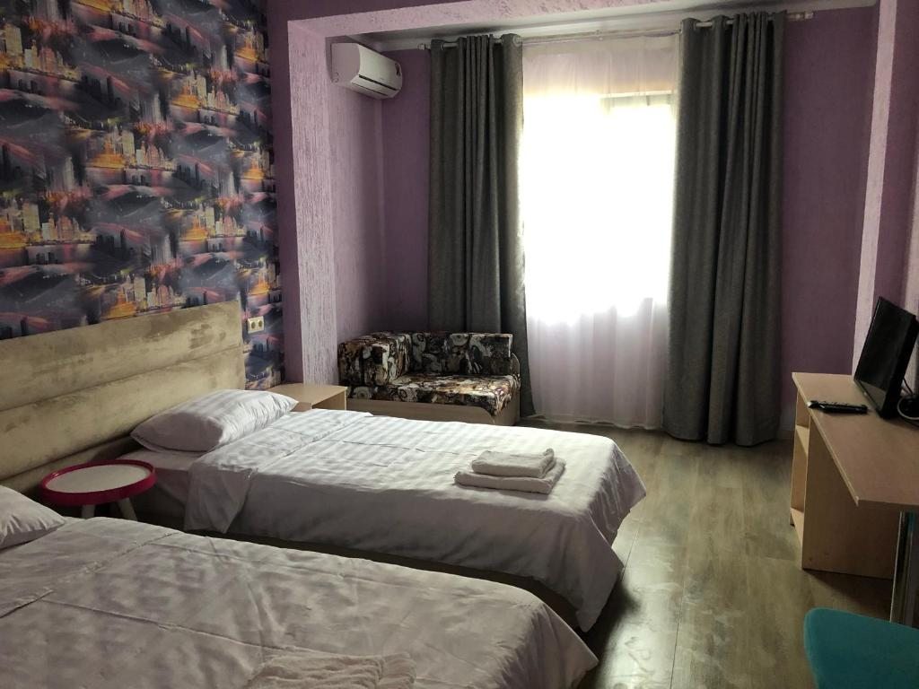 Двухместный (Двухместный номер с 2 отдельными кроватями и дополнительной кроватью) отеля Лаванда, Гагра