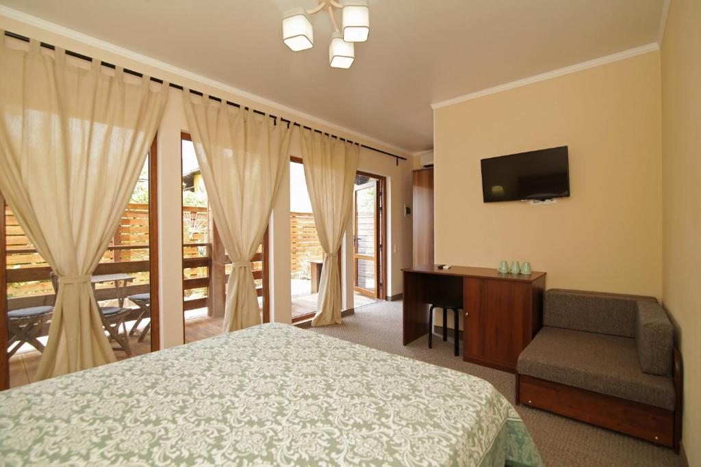 Двухместный (Двухместный номер с 1 кроватью и балконом) гостевого дома Отель 14, Гагра