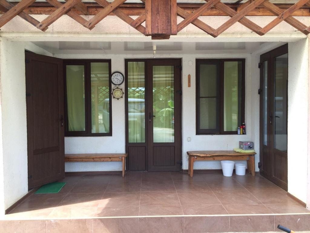 Четырехместный (Стандартный четырехместный номер) гостевого дома Гостевой дом Все для Вас на Тарнава, Гудаута