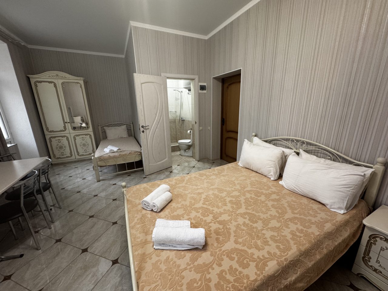 Пятиместный, Горный ручей