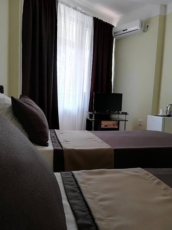 Двухместный (Бюджетный двухместный номер с 2 отдельными кроватями) отеля Гостиница ИВА, Гагра