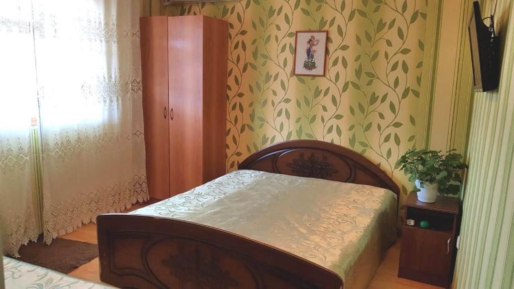 Трехместный (Трехместный номер с общей ванной комнатой) гостевого дома Гостевой дом Очаг, Гагра