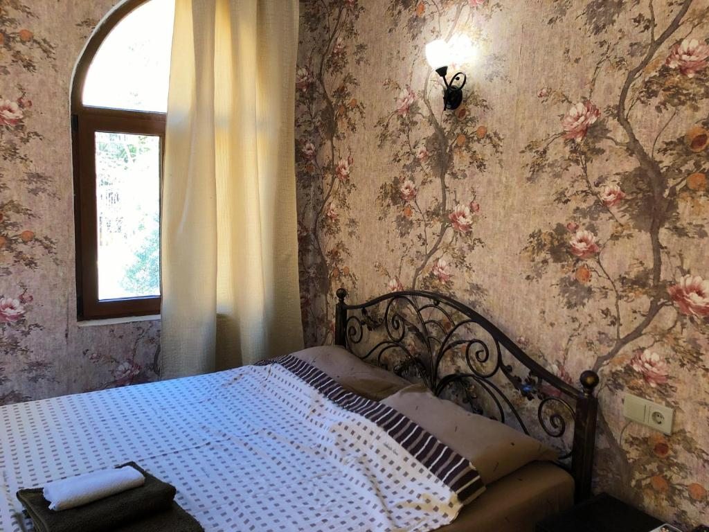 Двухместный (Номер с кроватью размера «king-size» и видом на море) гостевого дома Guest House Castle, Гагра