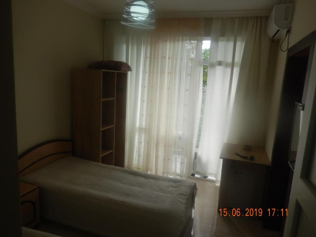 Двухместный (Двухместный номер с 2 отдельными кроватями и балконом) гостевого дома Guest House Deme, Кобулети