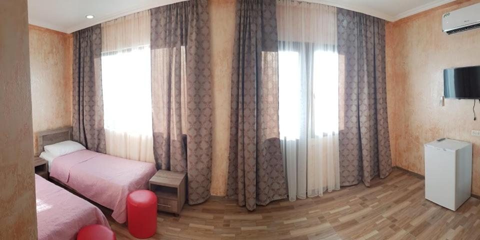Двухместный (Двухместный номер с 2 отдельными кроватями и балконом) отеля Guest House MARINA, Кобулети