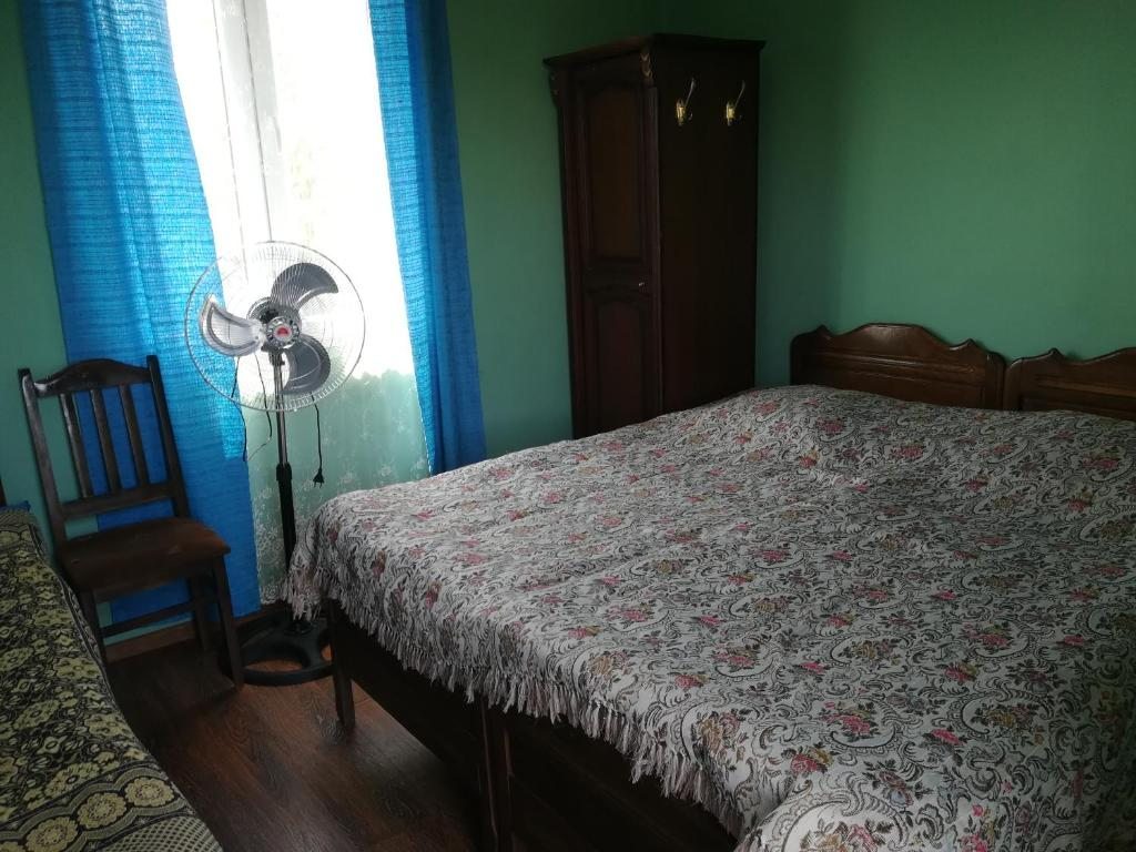 Трехместный (Трехместный номер с собственной ванной комнатой) гостевого дома Guest house of Givi, Кобулети