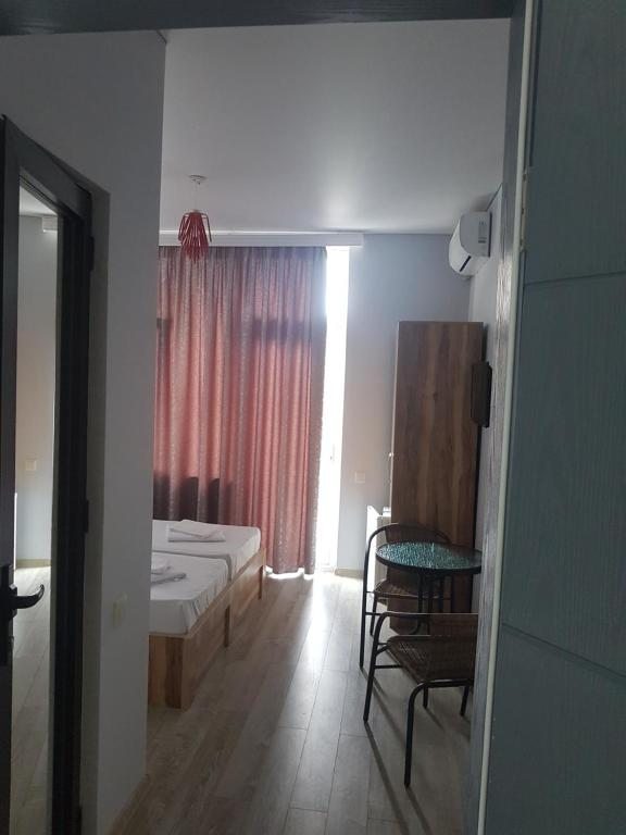 Двухместный (Двухместный номер с 2 отдельными кроватями и балконом) отеля Hotel-S-326, Кобулети