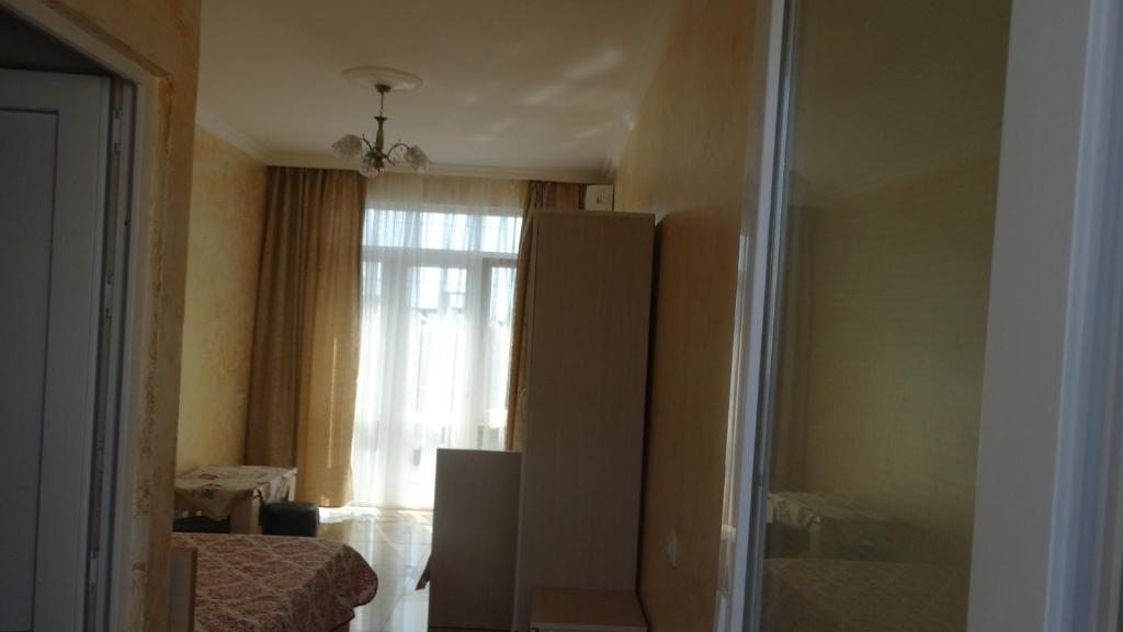 Трехместный (Трехместный номер с ванной комнатой) отеля Отдых в Грузии, Кобулети