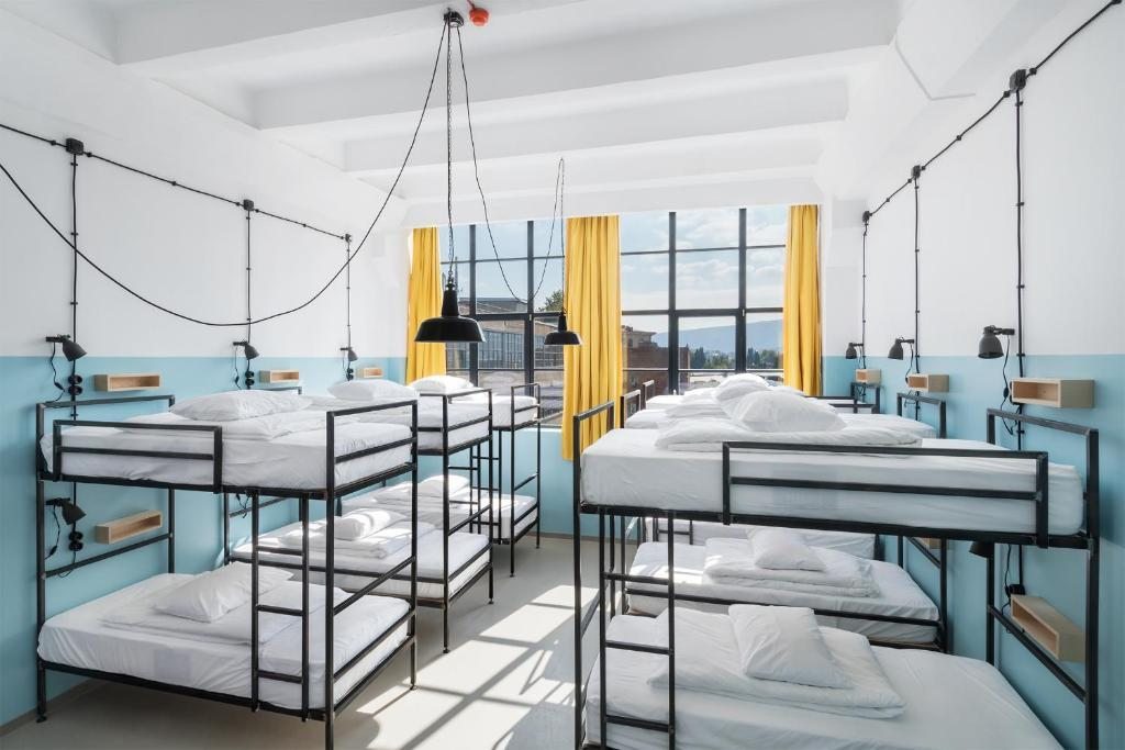 Номер (Односпальная кровать в общем номере для мужчин и женщин) отеля Fabrika Hostel & Suites, Тбилиси