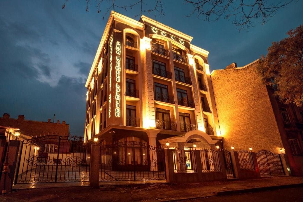 Двухместный (Стандартный двухместный номер с 2 отдельными кроватями) отеля Gold Tbilisi Hotel, Тбилиси
