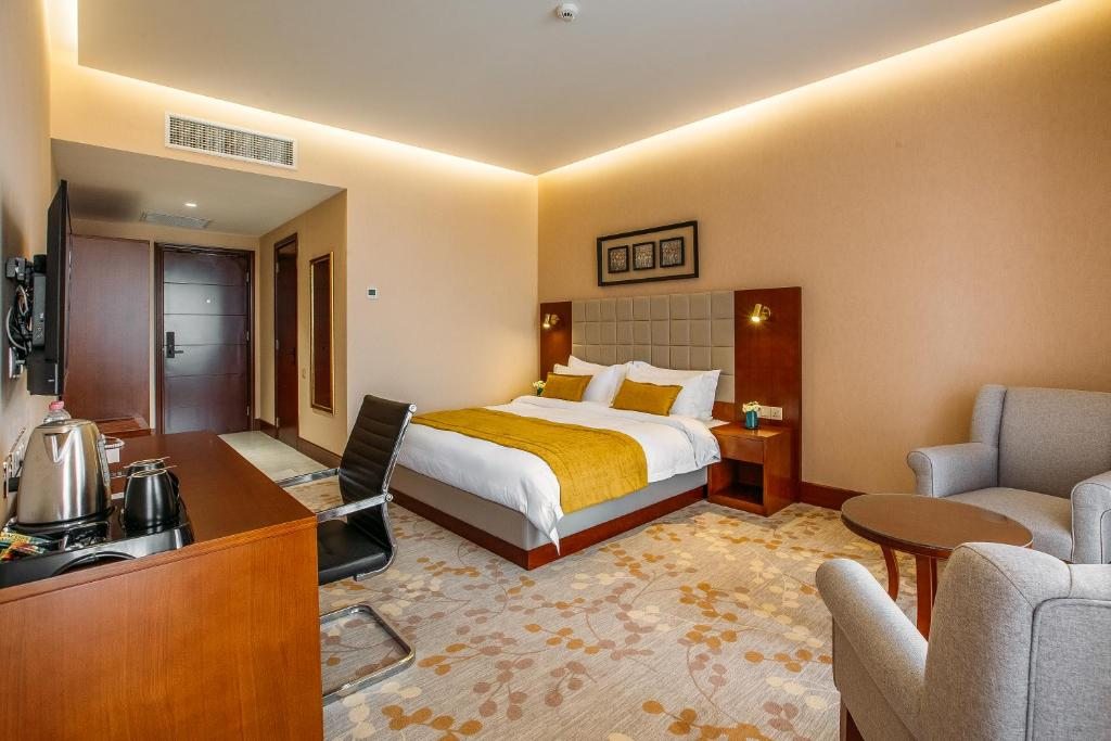 Двухместный (Двухместный номер Делюкс с 1 кроватью и балконом) отеля Hotel Horizont, Тбилиси