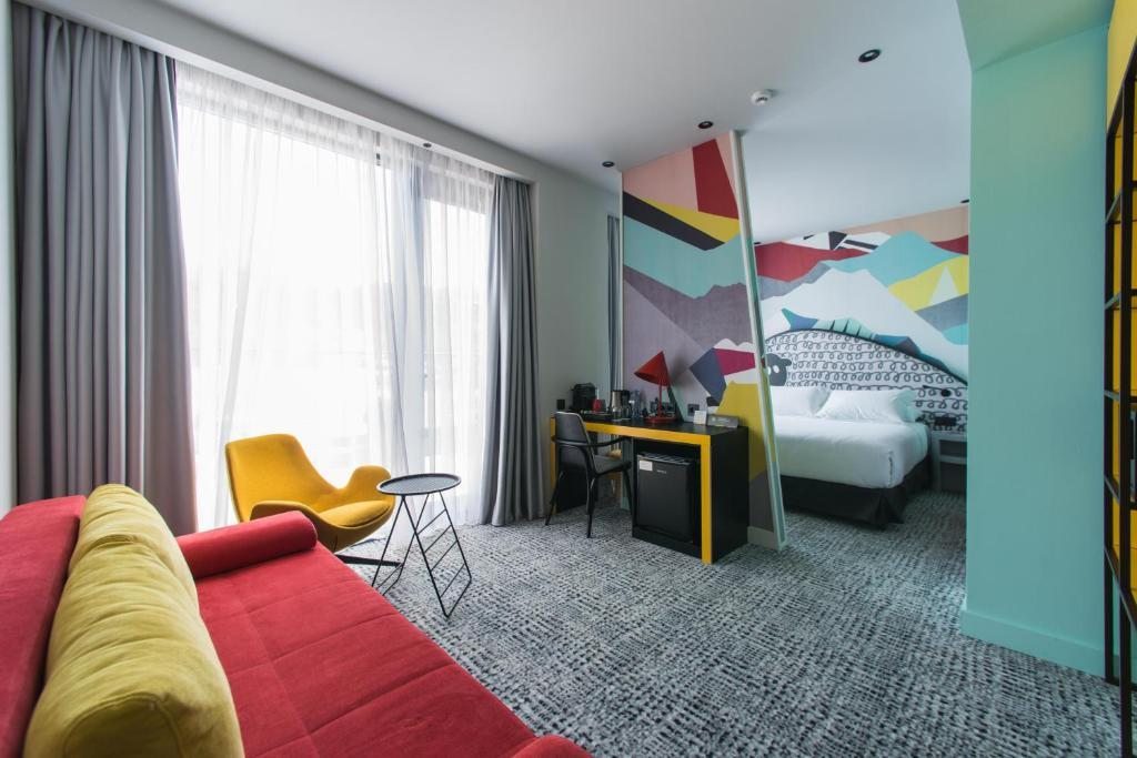 Сьюит (Люкс с балконом), ibis Styles Tbilisi Center