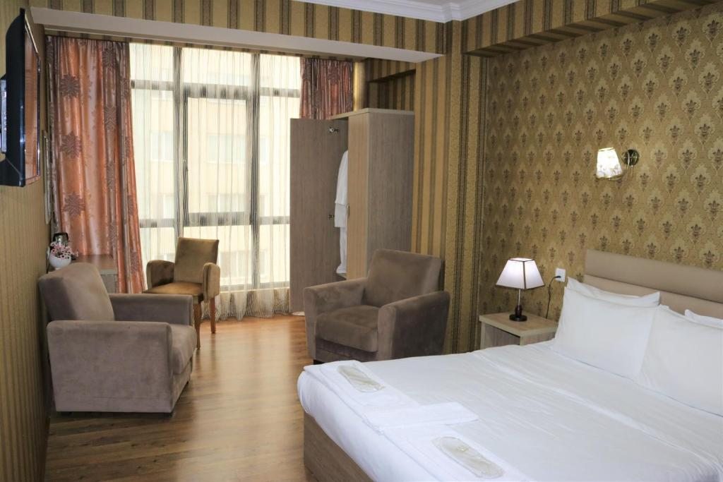 Двухместный (Стандартный двухместный номер с 1 кроватью) отеля L Plaza Hotel, Тбилиси