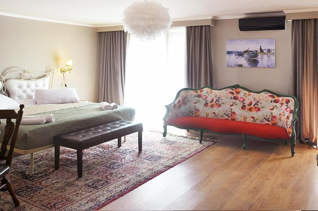 Сьюит (Люкс с 2 спальнями) отеля Art Hotel Claude Monet, Тбилиси