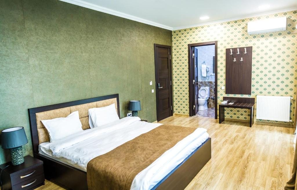 Двухместный (Стандартный двухместный номер с 1 кроватью) отеля Cherry Garden, Тбилиси