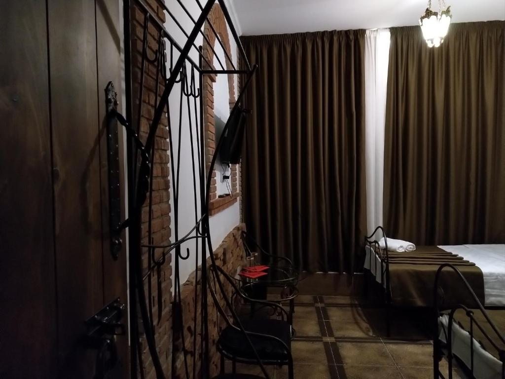 Двухместный (Двухместный номер с 2 отдельными кроватями и террасой) отеля Hotel Janashia, Тбилиси