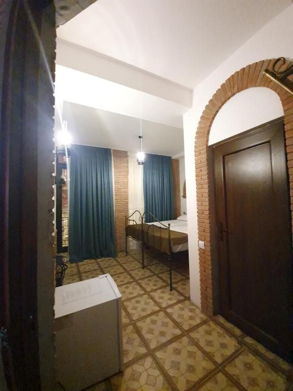 Двухместный (Двухместный номер с 2 отдельными кроватями и видом на горы) отеля Hotel Janashia, Тбилиси