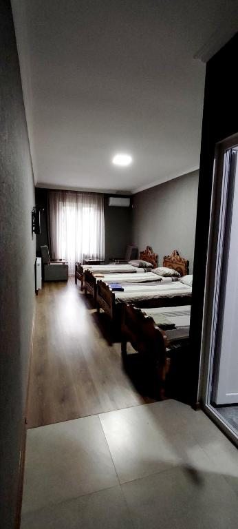 Четырехместный (Классический четырехместный номер) отеля hotel venus, Тбилиси