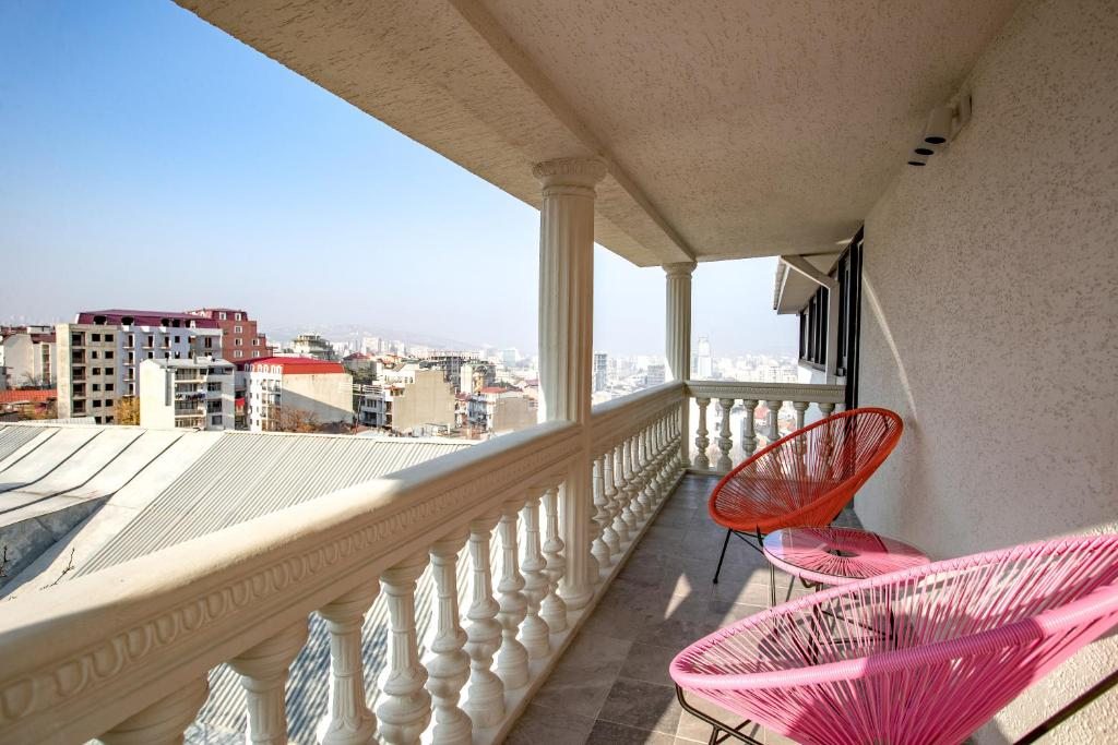 Двухместный (Стандартный двухместный номер с 1 кроватью или 2 отдельными кроватями и балконом) отеля Vera Hills Boutique Hotel, Тбилиси
