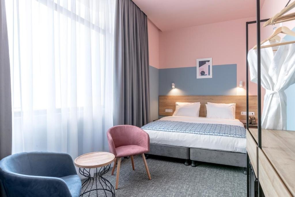 Двухместный (Улучшенный двухместный номер с 1 кроватью или 2 отдельными кроватями, вид на город) отеля Vera Hills Boutique Hotel, Тбилиси
