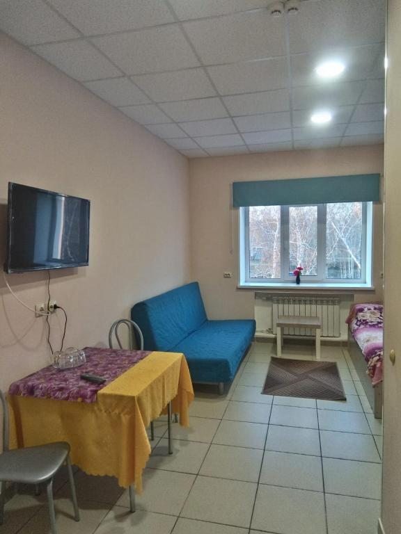 Четырехместный (Улучшенный номер с собственной ванной комнатой) мотеля АВС, Омск