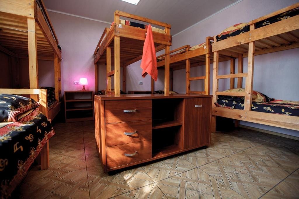 Номер (Спальное место на двухъярусной кровати в общем номере для женщин) хостела Агат, Омск
