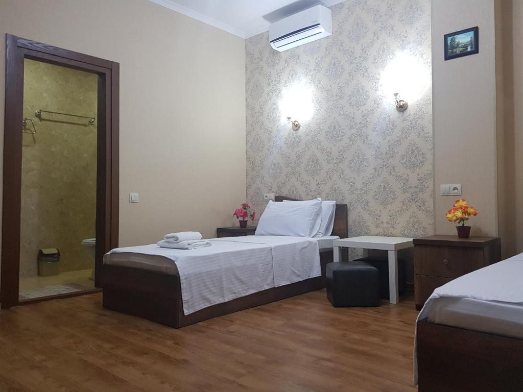 Двухместный (Просторный двухместный номер с 2 отдельными кроватями) отеля Gold Line Hotel, Тбилиси