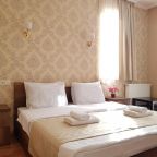 Двухместный (Двухместный номер Делюкс с 1 кроватью и балконом), Gold Line Hotel