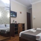 Двухместный (Двухместный номер Делюкс с 1 кроватью и балконом), Gold Line Hotel