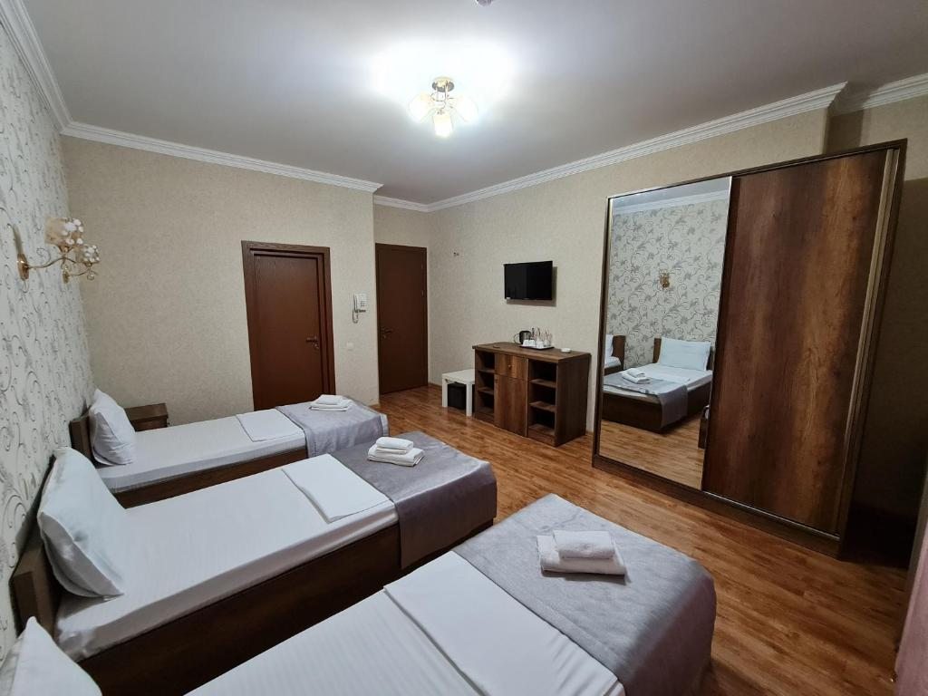 Трехместный (Классический трехместный номер), Gold Line Hotel