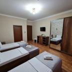 Трехместный (Классический трехместный номер), Gold Line Hotel