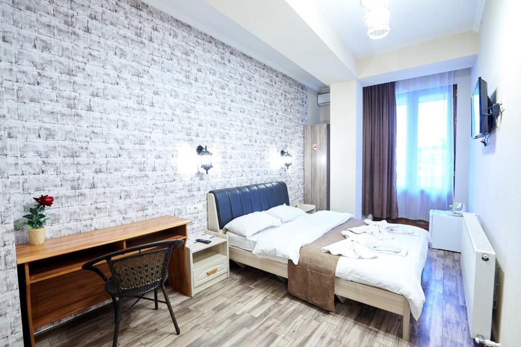 Двухместный (Двухместный номер Делюкс с 1 кроватью и балконом) отеля Hotel Diadema, Тбилиси