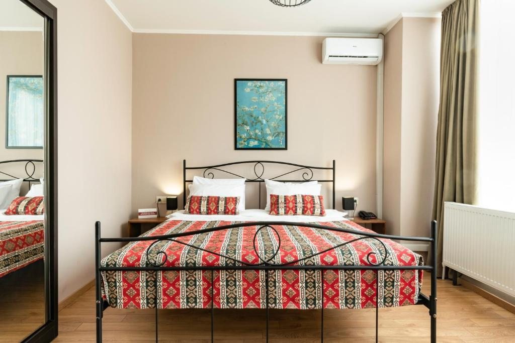 Двухместный (Двухместный номер с 1 кроватью или 2 отдельными кроватями, вид на город) отеля Hotel Flower, Тбилиси